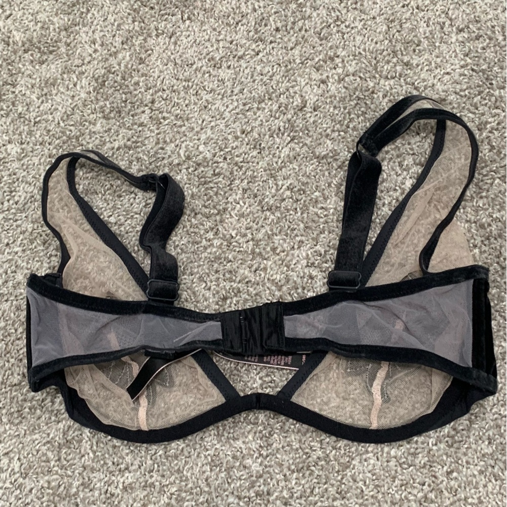 Victoria's Secret Black and Cream Floral Lace Bra - Picture 5 of 5